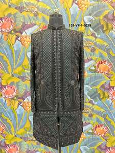 Manteau Cérémonial Longue Coupe en Onyx Nuit, Finition Soie Luxueuse, Ornements Artisanaux Raffinés, Tenue de Célébration - Product Image 3
