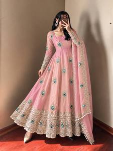 Robe Anarkali rose gaufrée, longueur standard, tenue de mariage traditionnelle indienne et pakistanaise, coupe régulière, séchage rapide, toutes saisons - Product Image 2