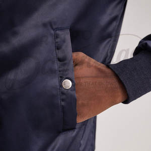 Blouson Bomber Homme Bleu Marine en Satin avec Col en Fausse Fourrure, Manteau d'Hiver Style Aviateur, Fermeture Éclair, Poches Utilitaires, Rembourré et Chaud - Product Image 6