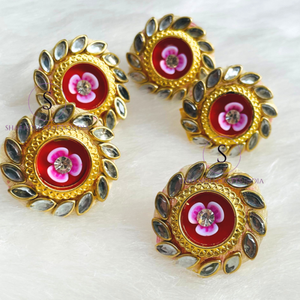 Bague élégante faite à la main en laiton Kundan pour femme, avec travail de cristal et motif floral au centre, magnifique bijou de créateur. - Product Image 1