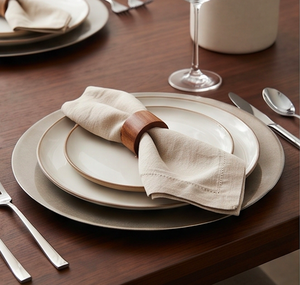 Ronds de serviette modernes en bois et résine, écologiques, parfaits pour les mariages, la décoration de table et les fêtes. - Product Image 4