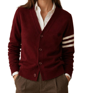 Cardigan rayé blanc en gros, sur mesure, style grec, tricot universitaire, fabricant et fournisseur de vêtements grecs en gros - Product Image 5