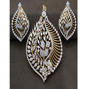 Ensemble Collier Pendentif et Boucles d'Oreilles en Laiton Plaqué Or de Qualité Supérieure avec Zircon, Collection pour Femme, Idéal Mariage et Soirée - Product Image 1