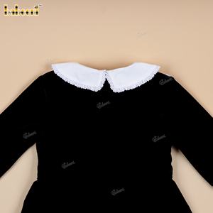 DR4544 – Vestido Negro de Terciopelo con Corte en A y Detalles Bordados a Mano - Product Image 6