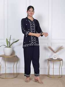 Ensemble coordonné de robes décontractées bleu marine pour femmes, haut brodé à boutons avec pantalon droit, tenue ethnique élégante - Product Image 2