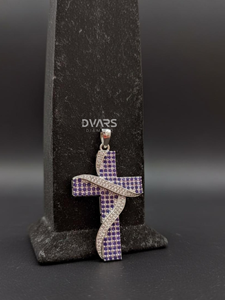 Pendentif Croix Saphir Bleu et Moissanite Effet Glacé Tendance – Personnalisable pour Hommes et Femmes – Nouveauté Promotionnelle - Product Image 4