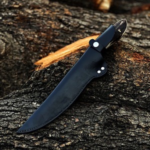 Cuchillo de Filetear de Acero de Damasco Hecho a Mano de Lujo, Hoja con Borde Dentado y Punta Caída, Mango de Asta de Ciervo de Grado Industrial - Product Image 5