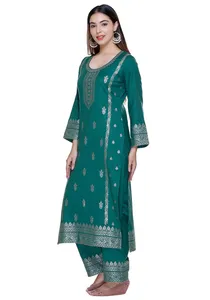 Safaa Winter Sakeena Premium Acrowool Tissu non coupé pour robe de femme avec étole, matière pour costumes et robes en laine, costume d'hiver - Product Image 3