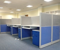Poste de travail de bureau moderne de haute qualité avec cloison pour hôpital et école, cadre en aluminium stratifié personnalisé, fiable