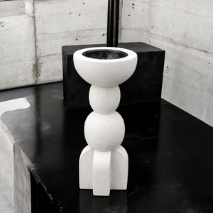 Brûleur d'encens unique en bois blanc avec des silhouettes sphériques empilées et une base structurée pour une décoration moderne - Product Image 2