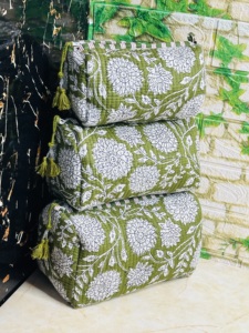 Ensemble de 3 trousses de maquillage faites à la main, style indien, imprimé floral au bloc, matelassées, avec fermeture éclair, sac de rangement de voyage, pompon décoratif - Product Image 6