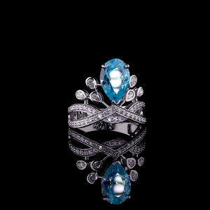 Anillo de Hoja Infinita con Diamante Azul Cultivado en Laboratorio - Product Image 3