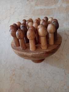 เครื่องนวดศีรษะทำมือจากไม้ เป็นมิตรกับสิ่งแวดล้อม ลูกกลิ้งนวดหนังศีรษะเพื่อการผ่อนคลาย หวีบำบัดด้วยไม้ธรรมชาติ แบตเตอรี่ในตัว ทำจากไม้สน - Product Image 5