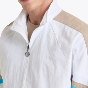 เสื้อแจ็คเก็ตไนลอนผู้ชายสำหรับฤดูหนาว กันน้ำ เป็นมิตรกับสิ่งแวดล้อม แห้งเร็ว คอตั้ง ระบายอากาศได้ดี กันลม รับสกรีนโลโก้ด้านหน้า ขายส่ง - Product Image 4