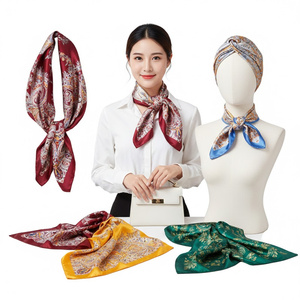 批发定制印花佩斯利丝缎方巾，酒红色和绿色，适合商务制服和礼品促销 - Product Image 1