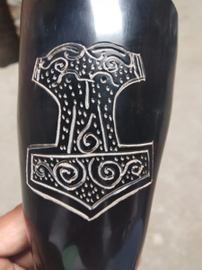 Corne à boire viking artisanale FAIZA CRAFT de haute qualité, écologique, en corne de buffle authentique, design médiéval viking - Product Image 1