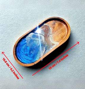 Bandeja de madera y resina epoxi con colores oceánicos, diseño de geoda hecho a mano, regalo de inauguración, bandeja de arte funcional, regalo para anfitrión. - Product Image 4