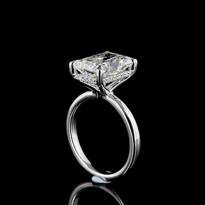 Bague Solitaire Anniversaire Personnalisée en Or Blanc 14K Plaqué, Diamant de Laboratoire Radiant de 5 carats Certifié IGI, Bague de Mariage Effet Concassé - Product Image 4