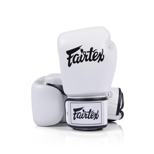 นวมชกมวยหนังแท้สีขาว Fairtex แบบรัดข้อมือด้วยแถบตีนตุ๊กแก ระบายอากาศได้ดี สำหรับผู้ใหญ่ ฝึกซ้อมมวย MMA - Product Image 1