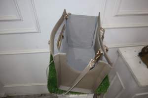 Bolsa de Transporte para Perros a la Moda – Bolso de Viaje para Perros de Cuero Resistente con Asas Cómodas - Product Image 5