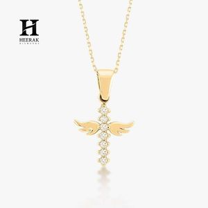 Collier pendentif croix en diamant avec ailes d'ange dorées, bijoux religieux raffinés - Product Image 2
