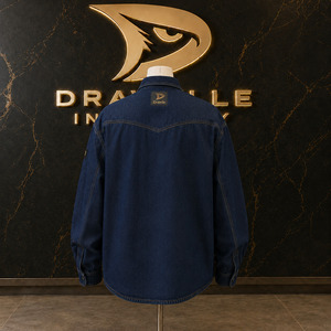 เสื้อโอเวอร์เชิ้ตผ้าฝ้ายสีครามซีดแบบเย็บต่อชิ้นพร้อมกระเป๋า ทรงหลวม สไตล์ฮิปฮอป เออร์เบินแวร์ พร้อมโลโก้ส่วนตัว - Product Image 2