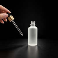 Botol Minyak Atsiri Kaca dengan Pipet Tetes untuk Kemasan Kosmetik 30ml 50ml Botol Minyak Atsiri Transparan Berlapis Embun dengan Logo Cetak Sablon