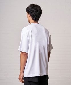 T-shirt homme oversize uni à manches courtes, col rond, épaules tombantes, impression personnalisée du logo, style streetwear. - Product Image 4