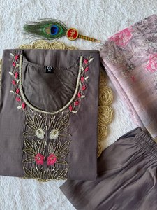 Nueva Colección de Ropa India y Pakistaní para Mujer, Conjunto de Kurti de Algodón Suave con Trabajo a Mano y Dupatta de Seda Pesada - Product Image 4