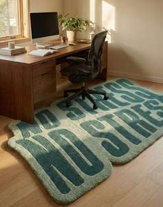 Alfombra de Lana de Lujo con Diseño Geométrico Verde y Tipografía, Hecha a Mano, de Alta Demanda y Superventas para Decoración Moderna del Hogar - Product Image 2