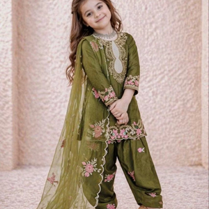 ชุดออกงานดีไซน์ใหม่มาแรง ผ้าเครปเนื้อหนักแท้ธรรมชาติ ท็อป ชาราร่า และผ้าคลุมไหล่ - Product Image 1