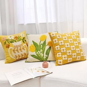 Cojín Bordado con Diseño de Flores Encantadoras, Almohada de Algodón Hecha a Mano, Adorno Artístico para Sofá, Decoración Moderna para Dormitorio y Sala de Estar - Product Image 3