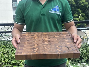 Planche à découper rectangulaire en teck de haute qualité avec rainure pour les jus, fabriquée par un fabricant certifié vietnamien - Product Image 3