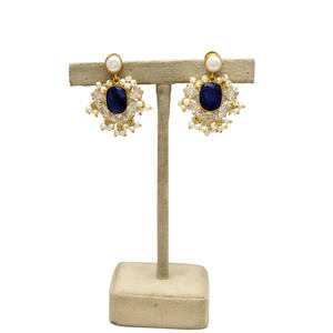 Boucles d'oreilles clous de mariage pour femme en laiton plaqué or 24 carats, saphir et perle naturelle, style chrétien vintage, magnifiques et audacieuses - Product Image 3