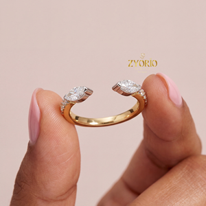 Anillo de compromiso y boda de lujo de plata 925 con diamante marquise cultivado en laboratorio, diseño de doble piedra entrelazada, anillo apilable con espacio entre las piedras, Zyorio Jewels - Product Image 1