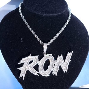 Collier Pendentif Personnalisé avec Initiales Serties de Diamants Moissanite, Style Hip Hop Bling, Bijou Lettre - Product Image 1
