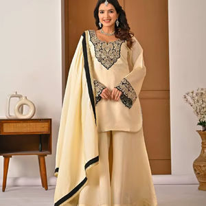 Realza tu Estilo con Nuestro Nuevo Diseño de Moda Pakistaní para Bodas y Fiestas: Kurta/Kurti Moderno de Georgette Sintético con Dupatta a Juego - Product Image 1