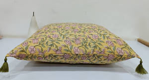 Mini Lotus Yellow 100% Funda de almohada de algodón Cojín estampado delantero y trasero para uso doméstico o hotelero - Product Image 3