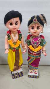 Juego de Muñecas Tradicionales del Sur de la India para Novios, Hechas a Mano, con Atuendos Étnicos, Figuras Decorativas Culturales - Product Image 1