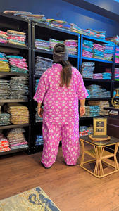 ชุดเซ็ตผ้าฝ้ายแท้พิมพ์ลายระบายอากาศสำหรับผู้หญิง |   เสื้อครอปและกางเกงเหนือเข่า |   กระเป๋าข้างเดียว |   ไซส์ S-10XL - Product Image 3