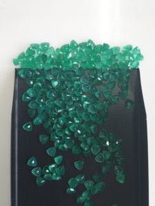 Natural Green Onyx 4MM Trillion Cut Best Quality Loose Gemstone for Jewelry Making - Product Image 4
