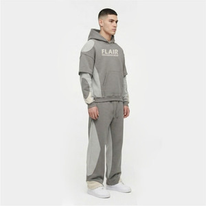 Conjunto Deportivo Gris para Hombre – Sudadera con Capucha de Doble Manga y Pantalones Deportivos Ajustados - Product Image 4