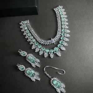 Parure de collier ras-du-cou plaqué or de qualité supérieure, style ethnique traditionnel, avec motif floral en zircon, bijoux de mariage et de fête d'inspiration antique - Product Image 3