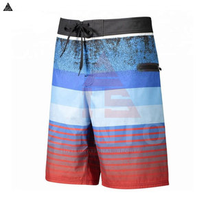 Fabricante de pantalones cortos de malla con diseño personalizado OEM, pantalones cortos sublimados personalizados de alta calidad, pantalones cortos de malla para hombre hasta la rodilla para verano. - Product Image 5