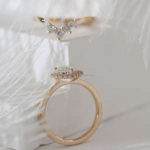 Bague de fiançailles/mariage pour femme, style vintage, or jaune 14 carats, diamant de laboratoire taille ovale VS, certifié IGI classique - Product Image 2