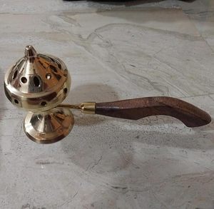 Quemador de Incienso de Metal Hecho a Mano con Base Estable, Uso Religioso, Compatible con Incienso Indio 100% Natural y Ecológico - Product Image 6