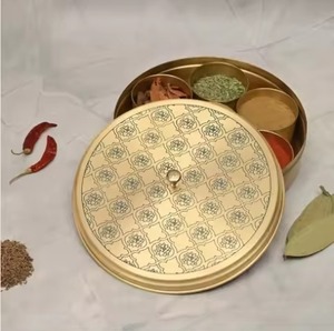 Boîte de rangement pour épices de luxe en métal avec couvercle décoratif, idéale pour organiser les masala de cuisine, solution de rangement pour les essentiels de cuisine - Product Image 1