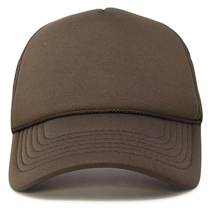 Gorra de camionero ligera y transpirable de malla con corona estructurada y visera curva para aventuras de verano, viajes y uso casual. - Product Image 3