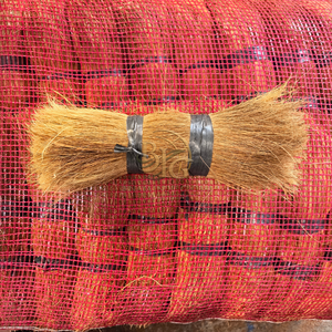 Bloque de Fibra de Coco Natural Premium, de Alta Resistencia y Durabilidad, para Escobas Industriales y Comerciales - Product Image 1