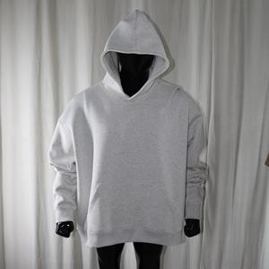 Sudadera con capucha de algodón grueso de color gris ceniza, talla grande, corte ajustado, estilo americano, con bordado desgastado, de la marca Finer Threads. - Product Image 1